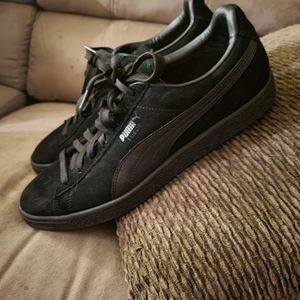 Puma Suede Mens size 11 never worn.